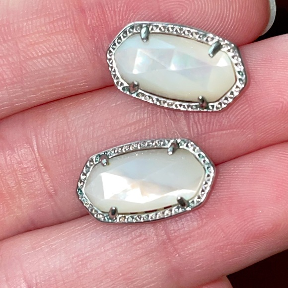 Kendra Scott Stud Earrings - Picture 1 of 5